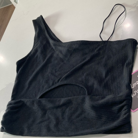 Black One-Shoulder Crop Top - Picture 3 of 5